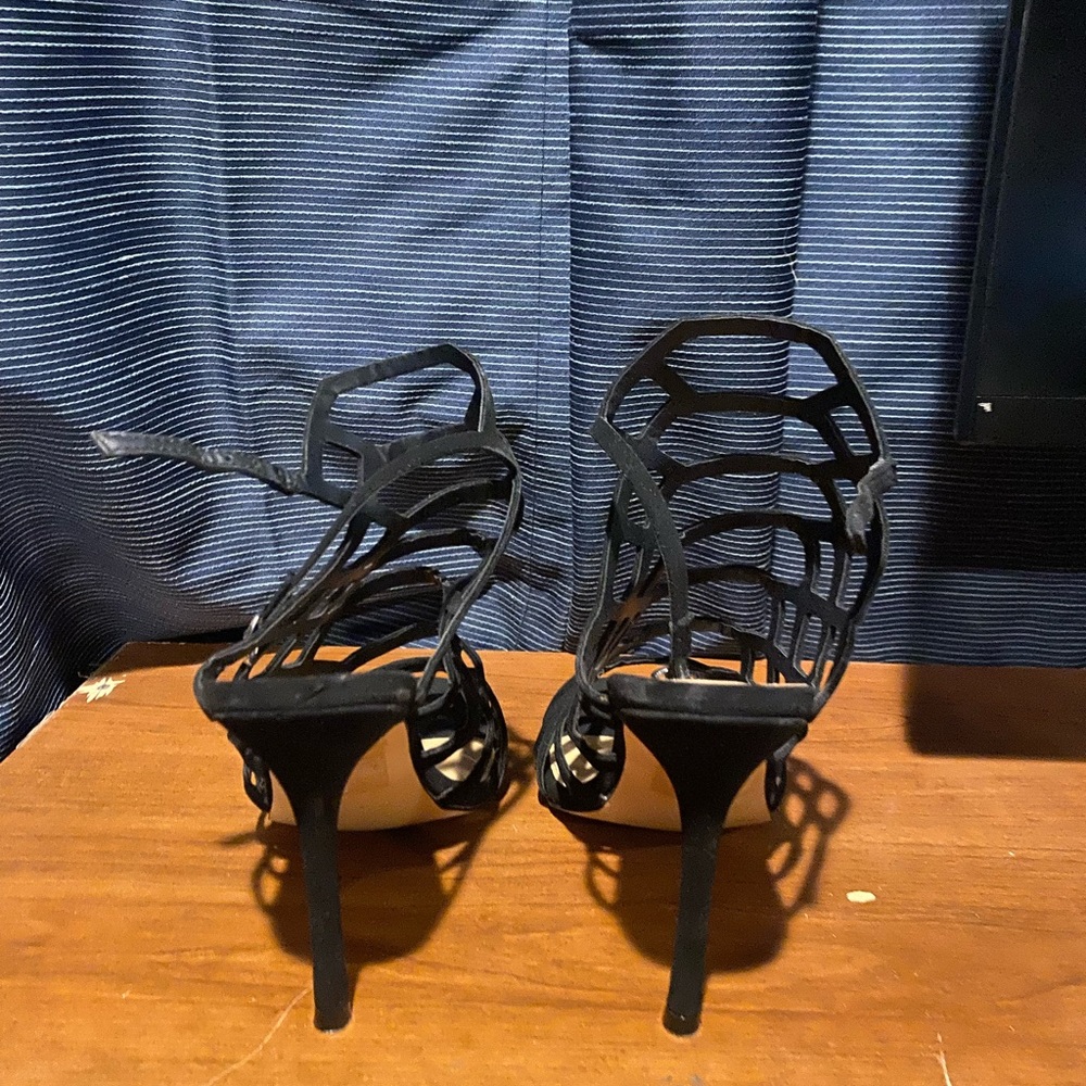 Express Heels - Picture 3 of 4